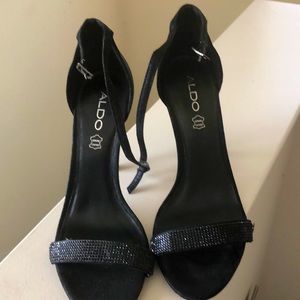 Black Aldo Heel with straps.